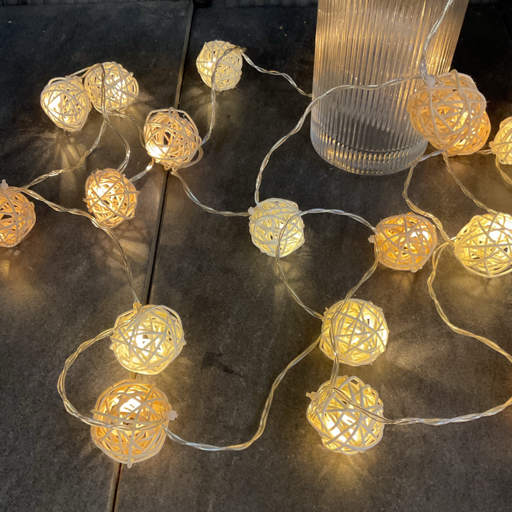 Cotton balls warm string lights 20 LED's 3m. battery operated