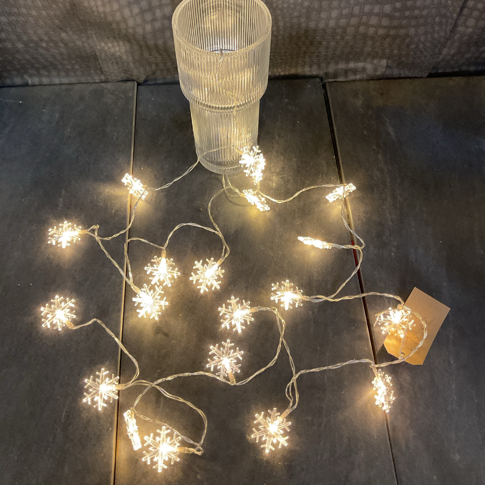 Snowflake warm white string lights 20 LED's 3m. battery operated